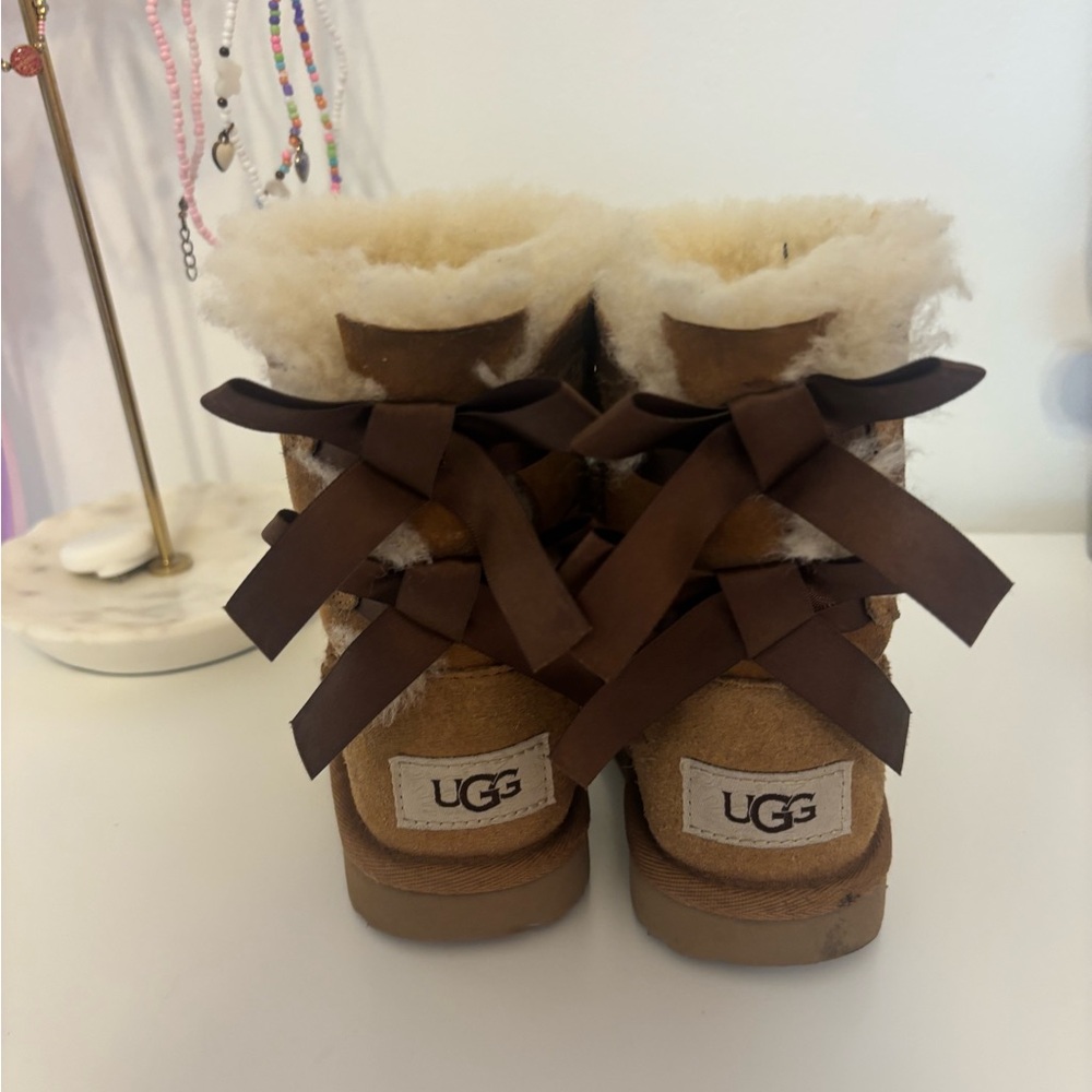 UGG Tan Boots with Shearling and Bows